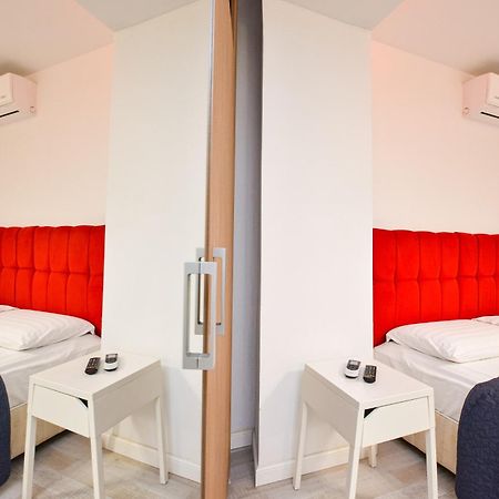 Dracula Adventure Tours Accommodation Bucarest Extérieur photo
