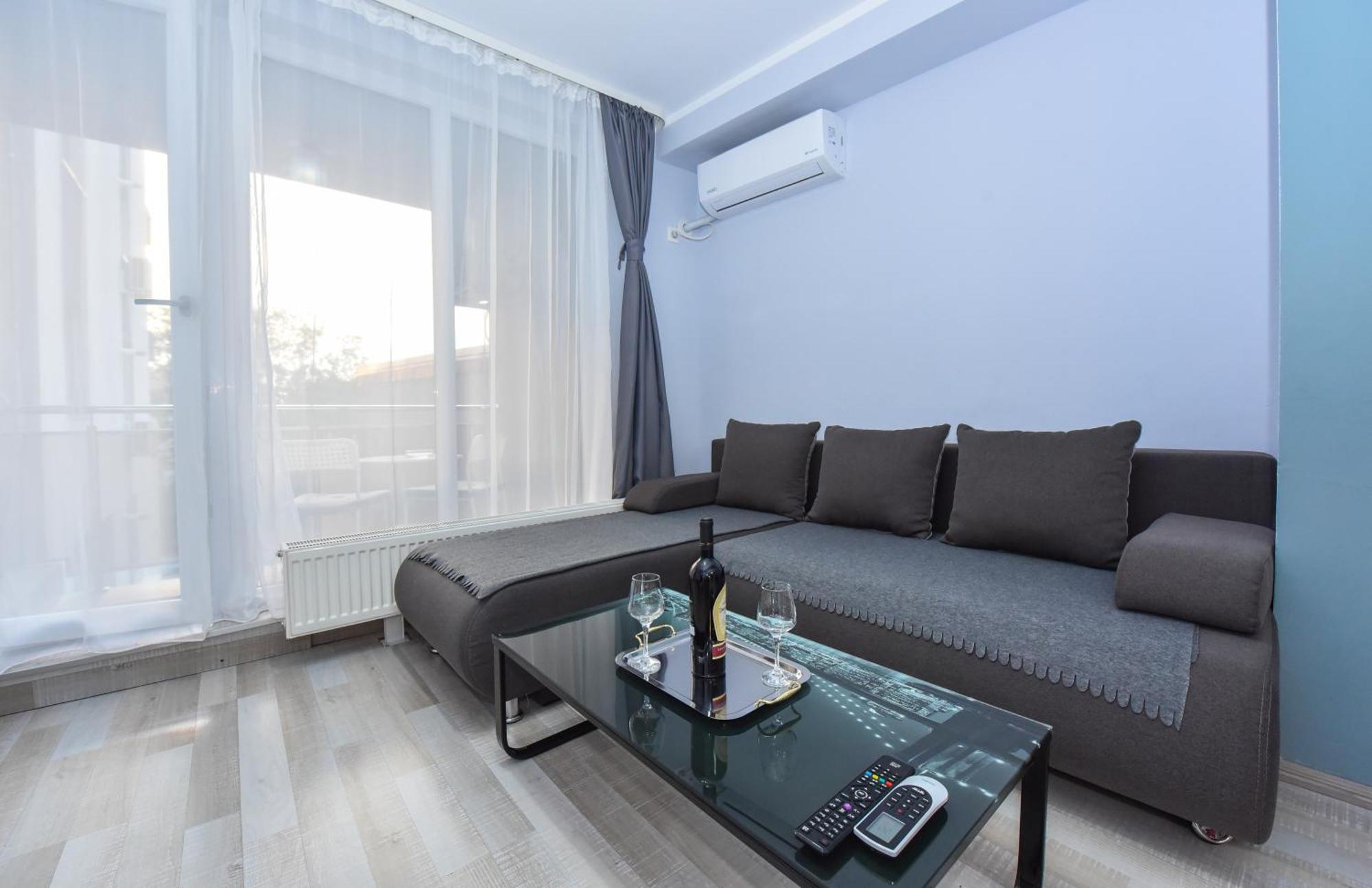 Dracula Adventure Tours Accommodation Bucarest Extérieur photo