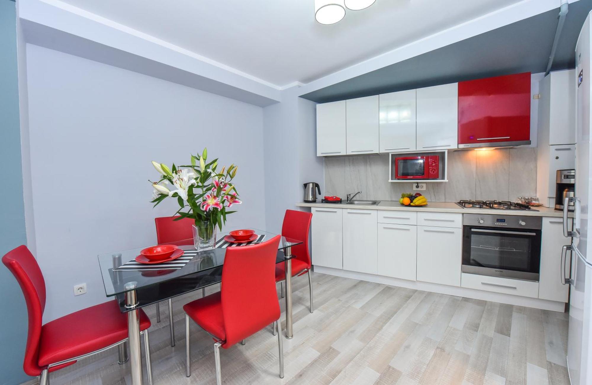 Dracula Adventure Tours Accommodation Bucarest Extérieur photo