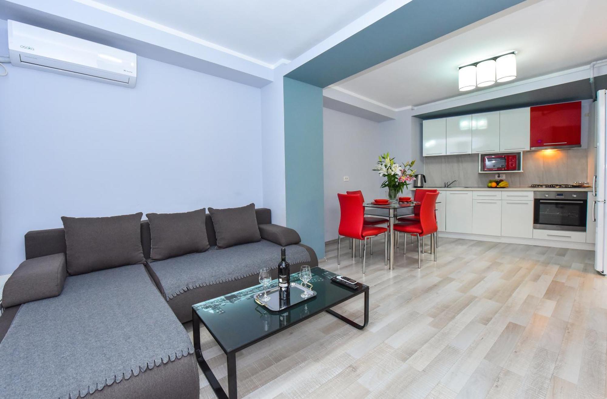 Dracula Adventure Tours Accommodation Bucarest Extérieur photo