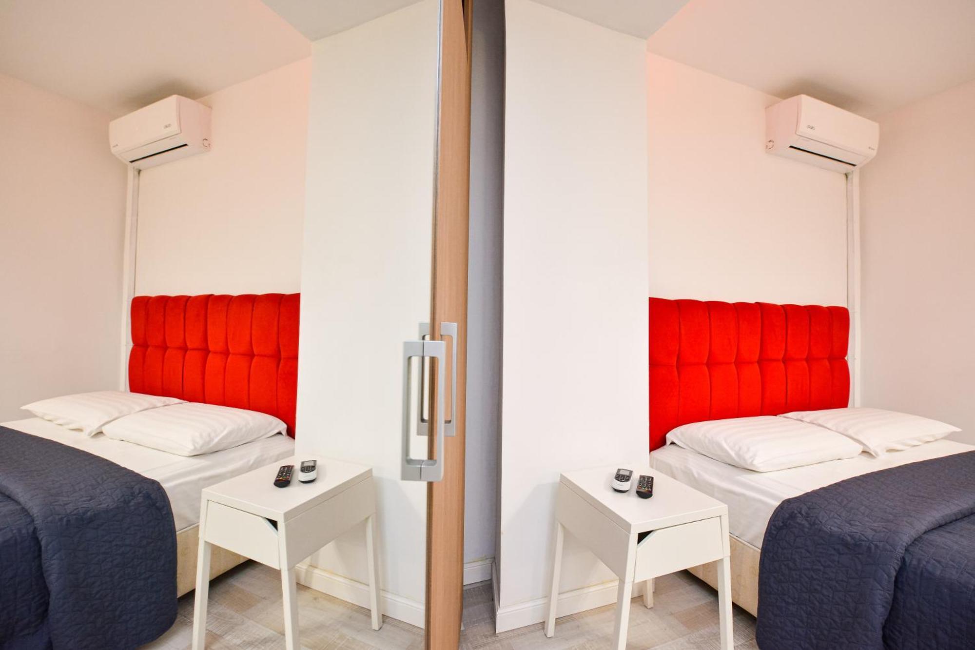 Dracula Adventure Tours Accommodation Bucarest Extérieur photo