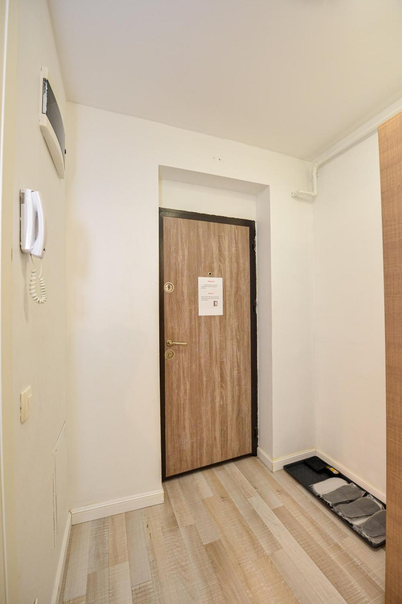 Dracula Adventure Tours Accommodation Bucarest Extérieur photo