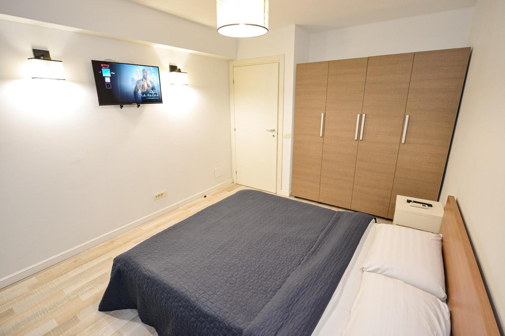 Dracula Adventure Tours Accommodation Bucarest Extérieur photo