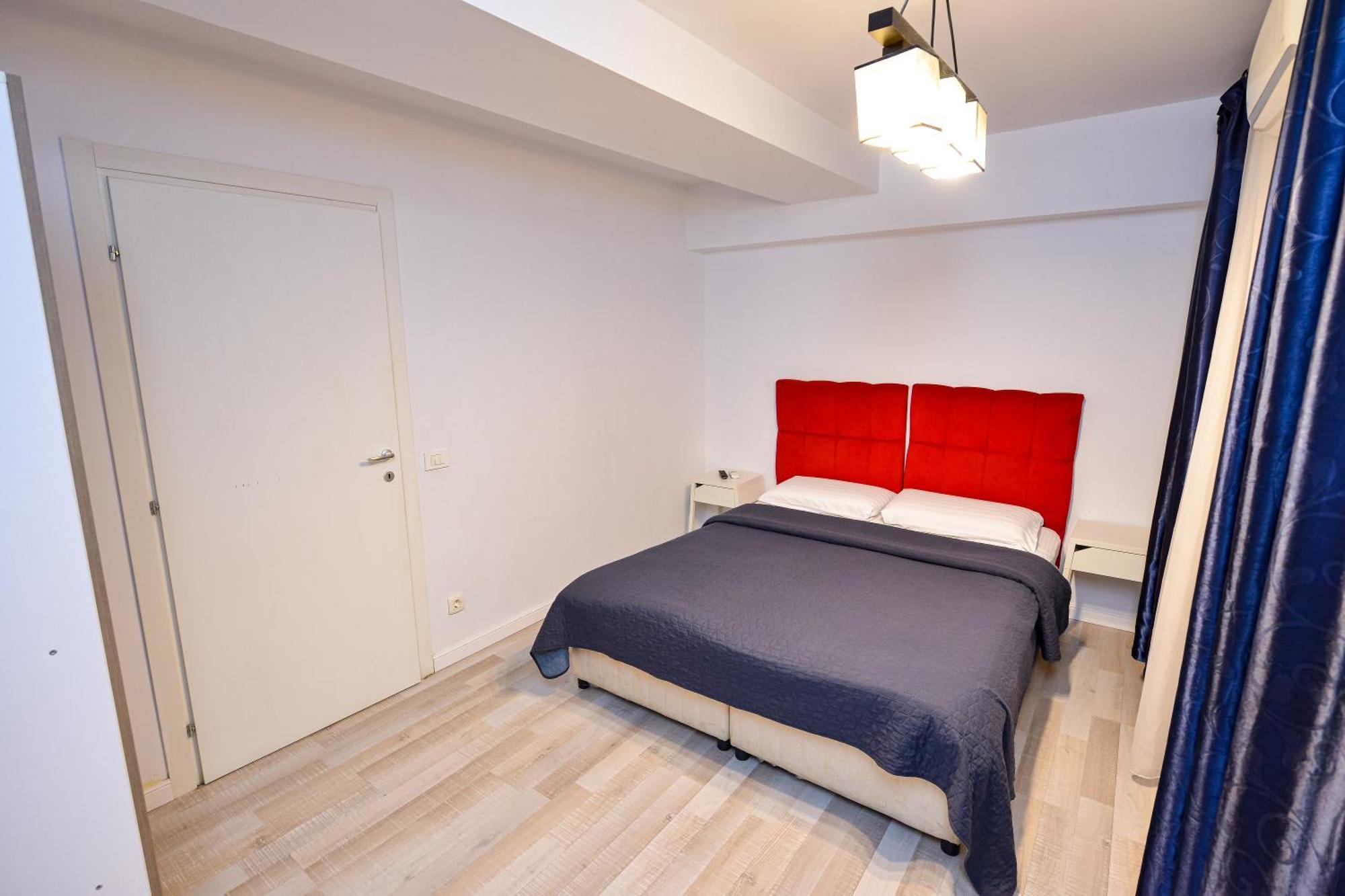 Dracula Adventure Tours Accommodation Bucarest Extérieur photo