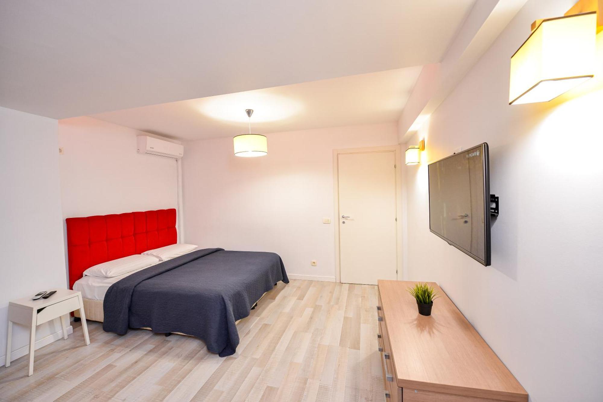 Dracula Adventure Tours Accommodation Bucarest Extérieur photo
