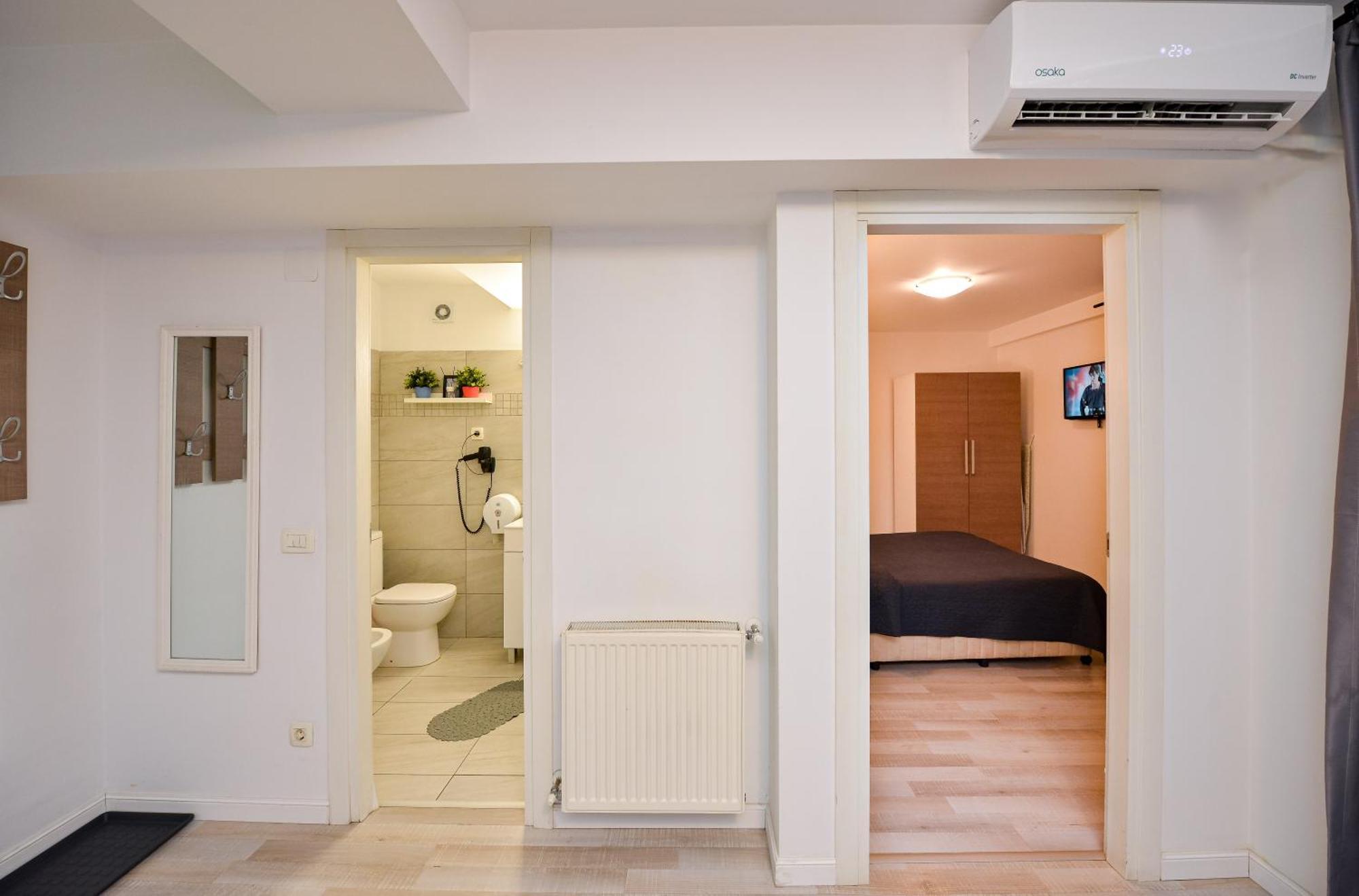 Dracula Adventure Tours Accommodation Bucarest Extérieur photo