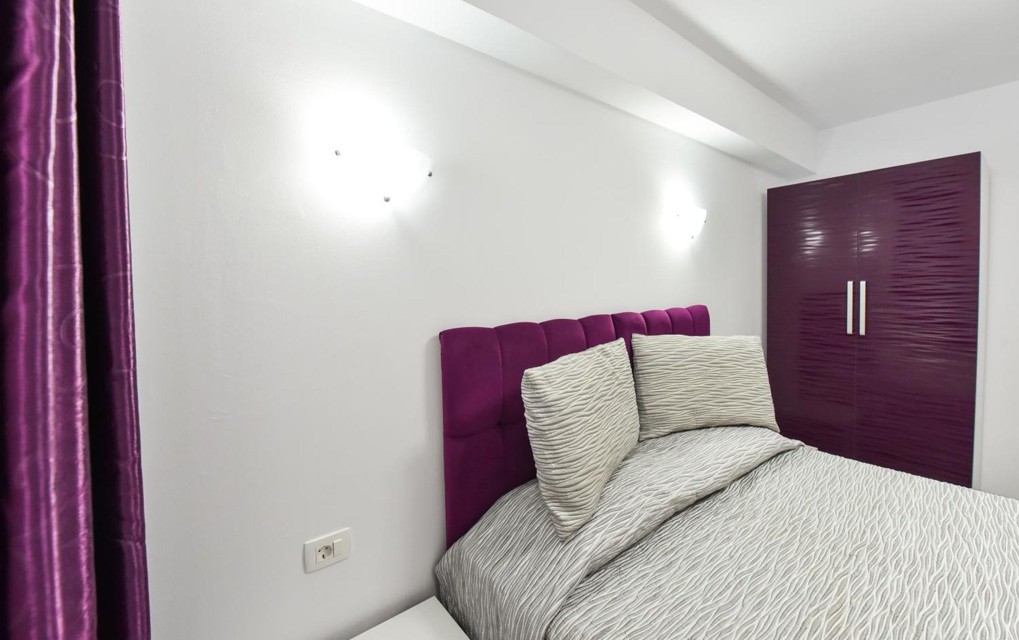 Dracula Adventure Tours Accommodation Bucarest Extérieur photo