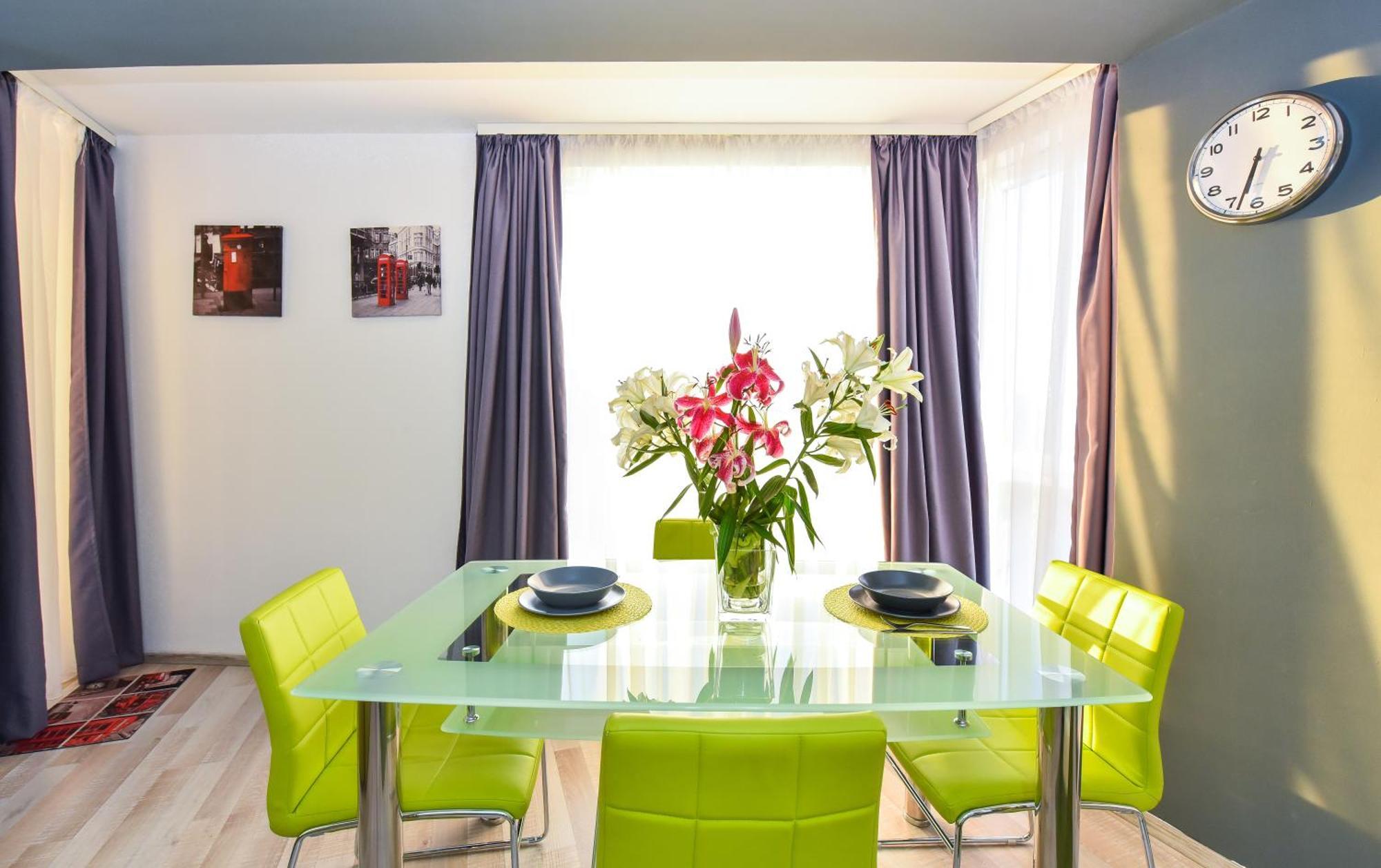 Dracula Adventure Tours Accommodation Bucarest Extérieur photo