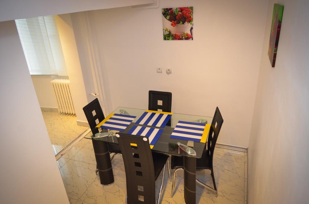 Dracula Adventure Tours Accommodation Bucarest Extérieur photo
